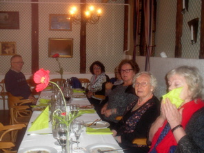 16.10.2014 Kellariravintolassa
Hanski, Liisa, Marjatta, Merja, Kerttu ja Tuovi