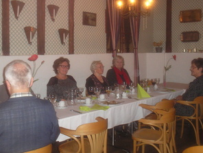16.10.2014 
Kellariravintolassa
Hanski, Merja, Kerttu, Tuovi ja Helena